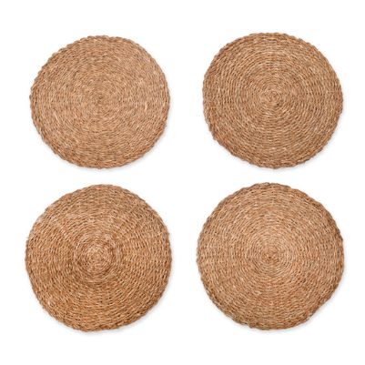 4 circular woven placemats.