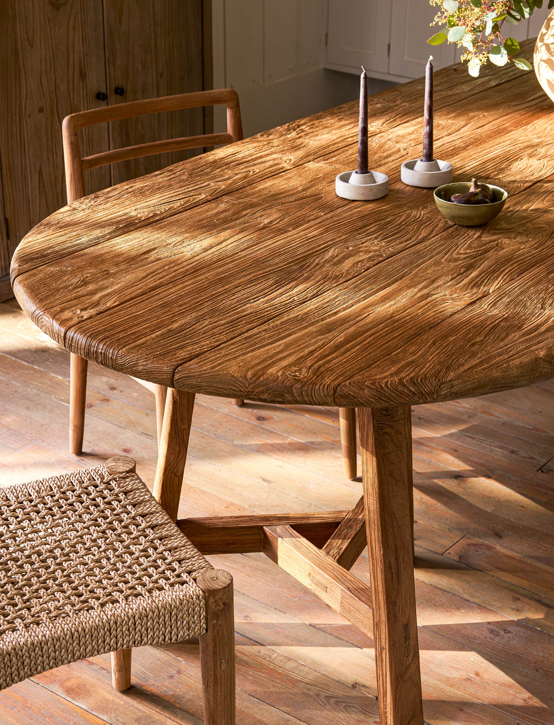 Hartwell Oval Dining Table