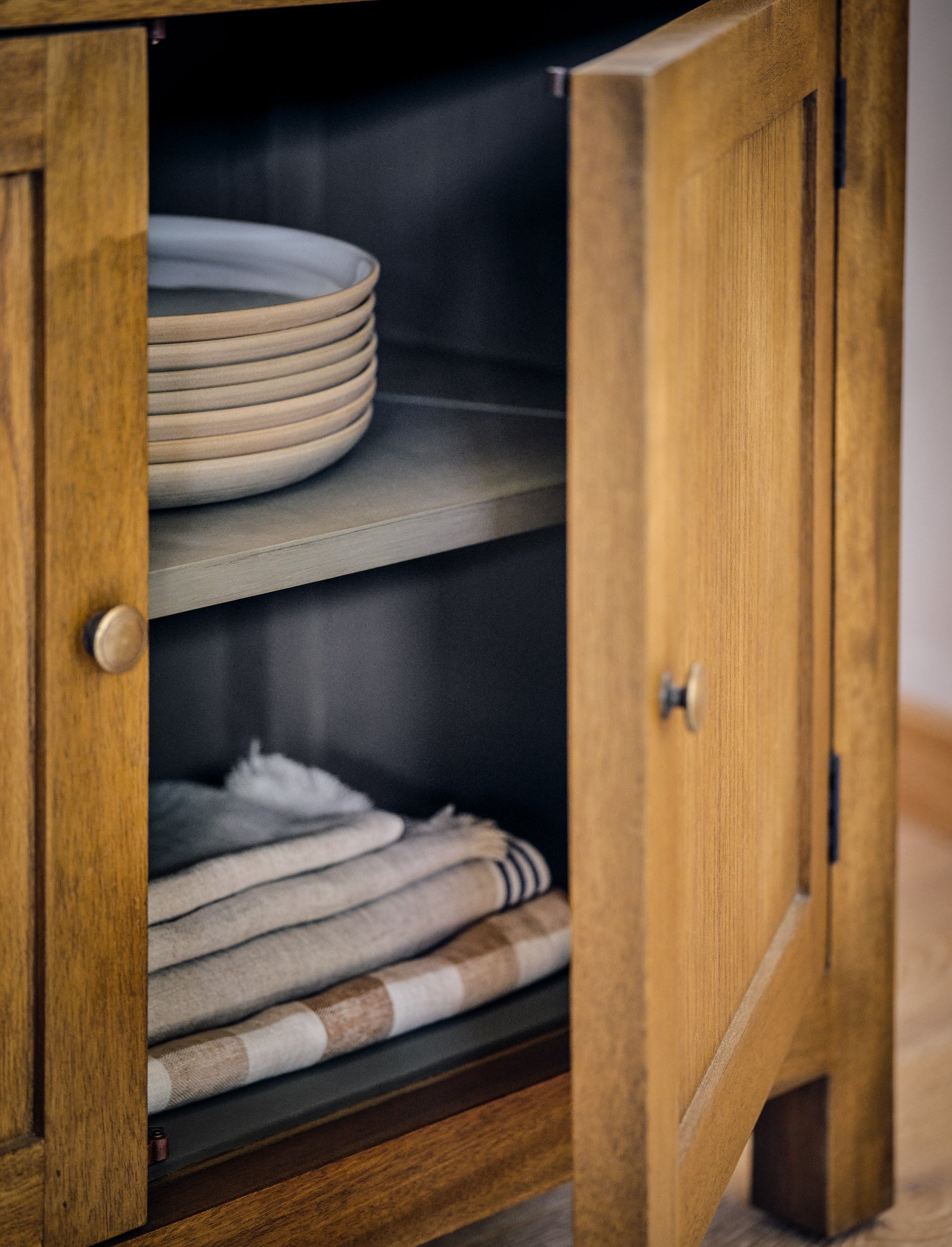 Luma Cabinet