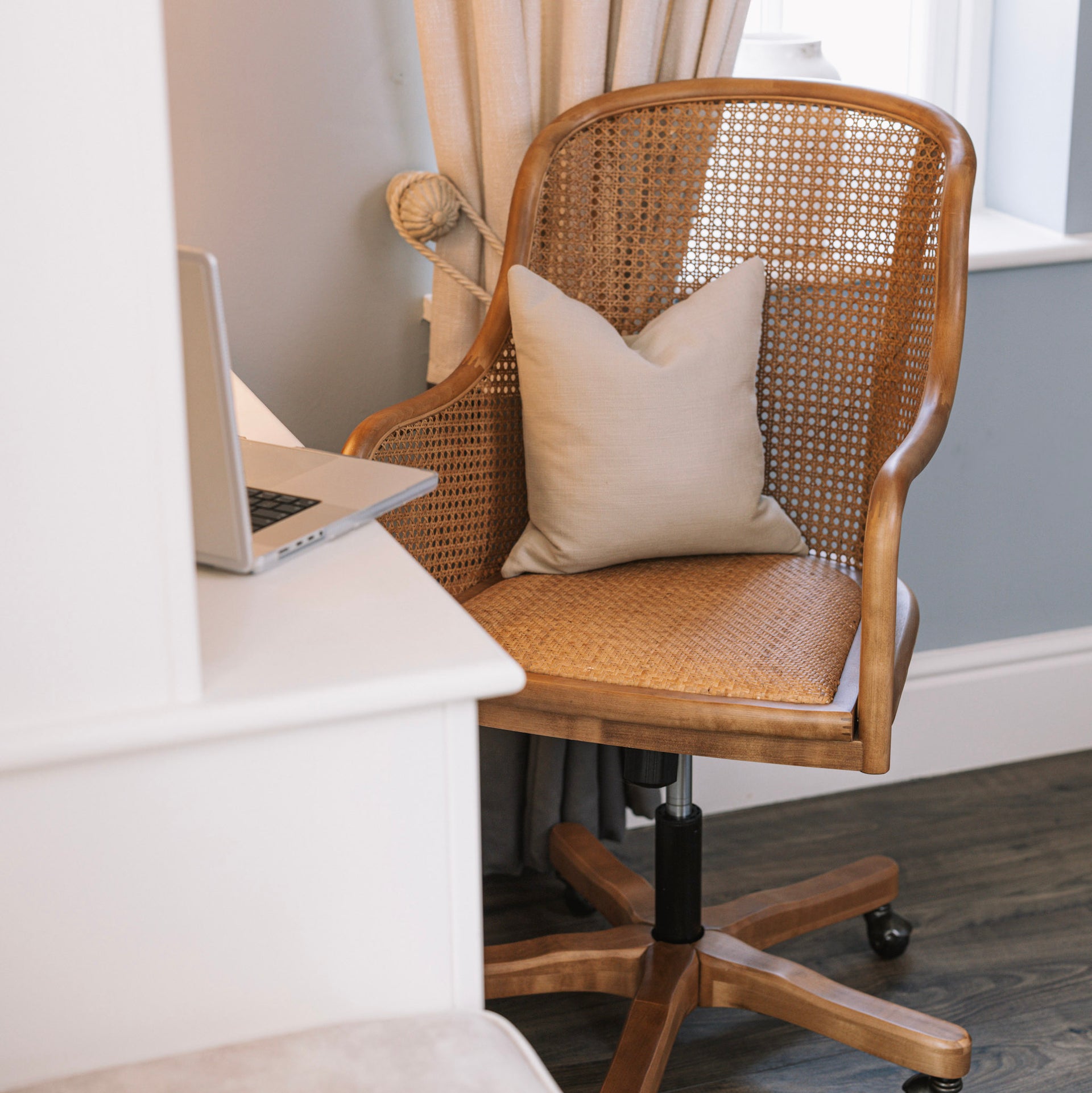 French Farmhouse Wicker Office Chair – Silver Mushroom