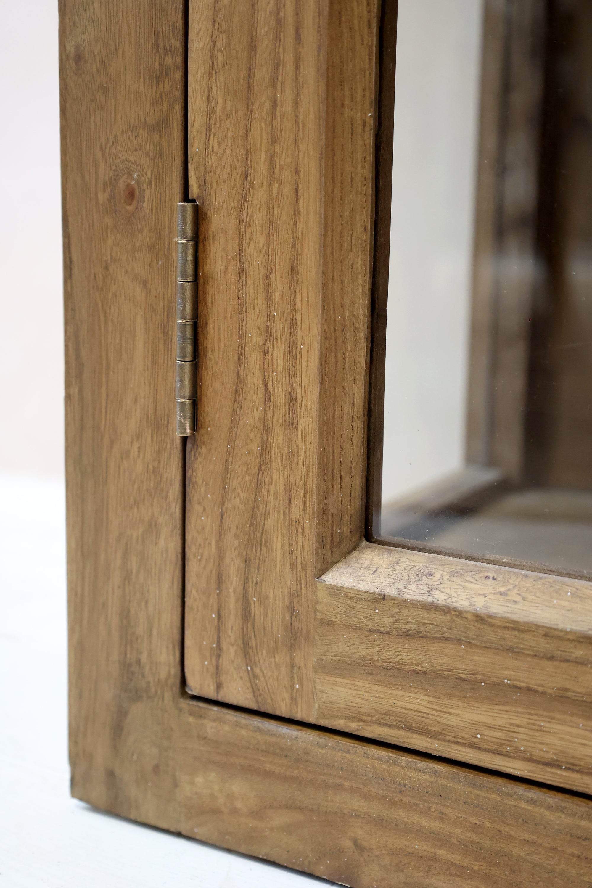 Vela Glass Cabinet