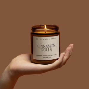 he sweet frosting and buttery bread notes take you back to waking up to cinnamon rolls baking in the morning. This scent is perfect to light year round.