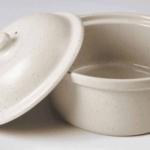 Discover the Vig Ovenware with Lid by Broste Copenhagen, a must-have kitchen essential that combines functionality and style in perfect harmony.