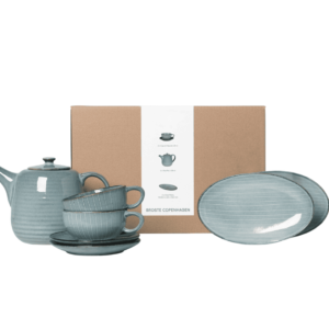 Experience the serenity of the Nordic Sea Tea For Two set by Broste Copenhagen. This set includes two cups and saucers, two oval plates and a teapot. 