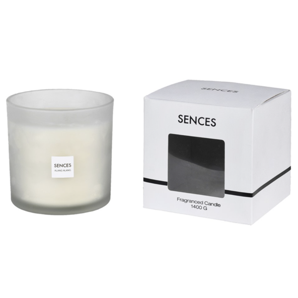This candle makes the perfect gift for loved ones. With scent notes of tonka and clove, it guarantees to leave a long lasting impression on those who encounter it.