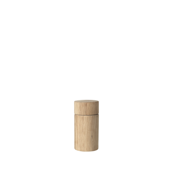 Stylish salt and pepper grinder by Broste Copenhagen. Made from oiled baked in a warm, natural hue.