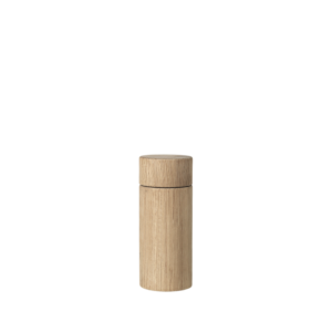 A stylish salt/pepper grinder by Broste Copenhagen. Made from oiled oak in a warm, natural hue.