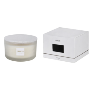 This rich scent of tonka and cloves is powerful without being overwhelming. Made from the finest oils, the white alang alang candle introduces an opulent, sensual scent to your home.