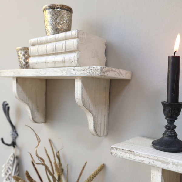 Display your favourite decor in style with this shelf. Made from fir wood and finished in an antique cream hue.