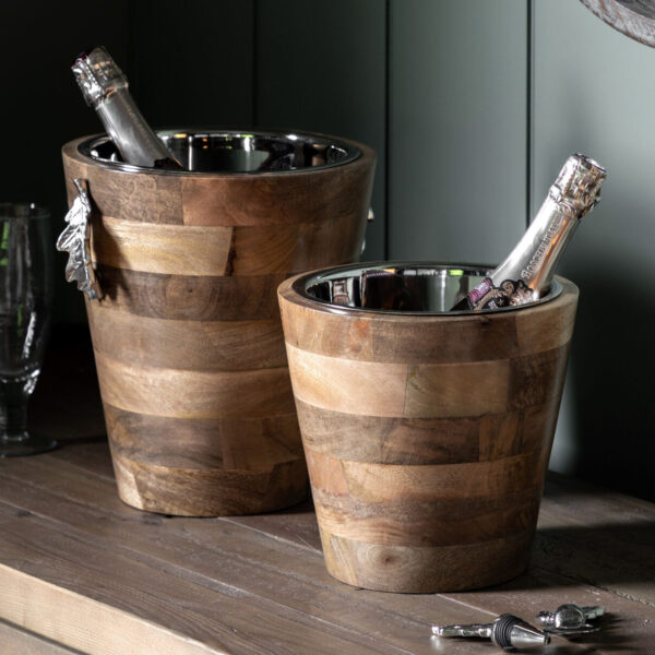 A stylish ice bucket, perfect for chilling your favourite drinks. Made from sustainable mango wood and premium stainless steel.