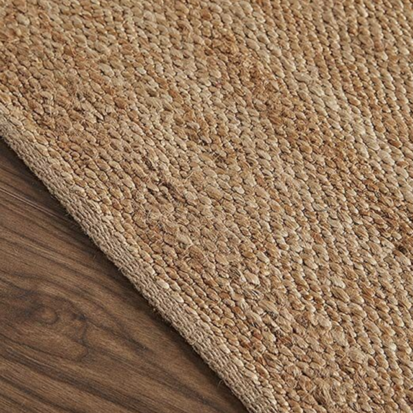 Stylish jute rug in a natural colourway.